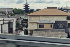 Åker förbi Kyoto i 320 kilometer i timmen